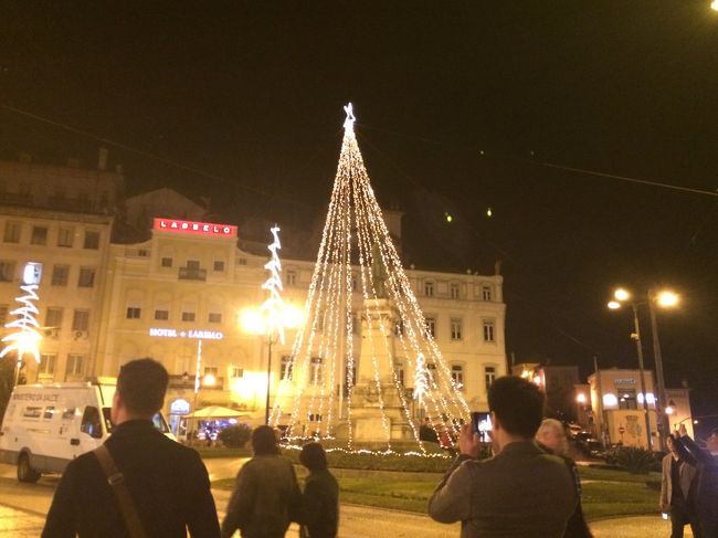 この街もこじんまりとしていて、レストランやショップは街の中心のアーケードにあり、観光するのに便利です。