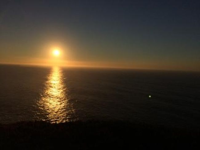 夕暮れ時は沈む夕日が美しく、観光客で賑わいます。<br /><br />最後にバスにてリスボンへ。FADOディナーショーを楽しみました。ポルトガルの演歌のようなイメージですね。哀愁たっぷりに歌い上げられる歌には重厚感を感じました。<br />