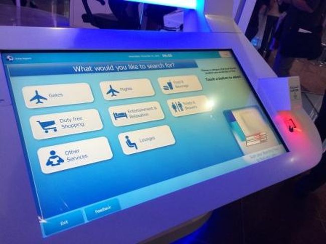 7日目は飛行機で11/30（月）リスボン13:35発～12/01（火）ドバイ01:15着。<br />ドバイの空港は乗り継ぎ客が多いです。広くてお店もいっぱいあるので、シュッピングを楽しめますし、仮眠をとることも可能です。ここで豆知識。エミレーツ航空は定刻出発を最優先にしており、更にドバイの空港は呼び出しのないサイレント空港。ショッピングに夢中で、とか寝ていて気づいた時には飛行機が飛んでしまっていたという方がチラホラ。。。そんな人のために、乗り継ぎ便案内の機械が至るところにあります！