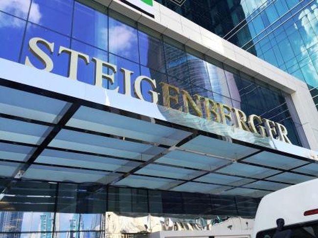 続いて「STEIGENBERGER（5ツ星）」というドイツチェーンのホテルを視察しました。ブルジュハリファとバージュアルアラブが見える贅沢なホテル。