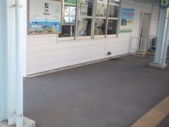 鮫駅が最後の停車駅。ここから蕪島へ行けます。