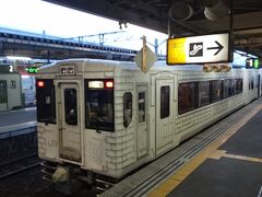 八戸駅到着。ホームにいるとちょっと特別感は久慈駅に比べると薄れます。