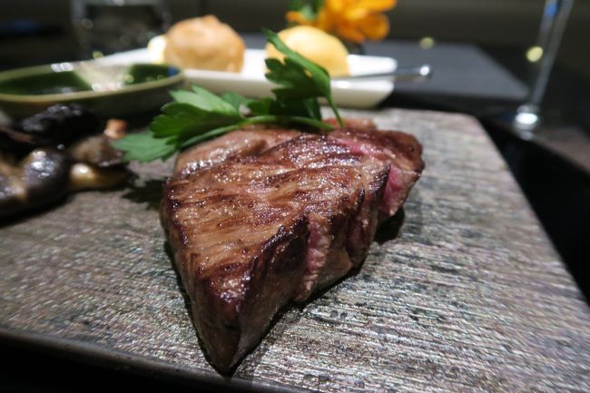 島根県和牛ももステーキ。肉が軟らかく、適度に歯ごたえがあり旨しですね。自分は塩派です。