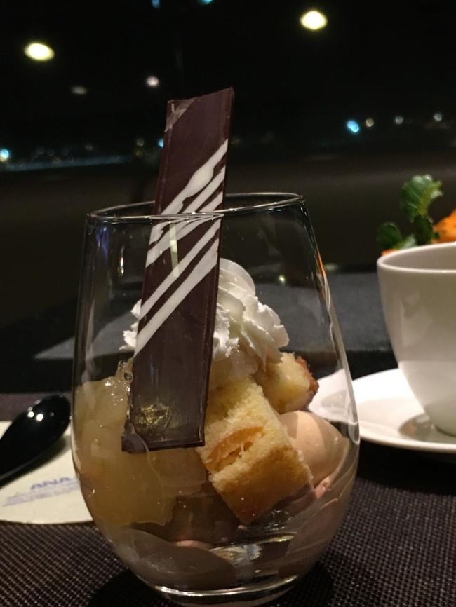 デザートは３種あるなかこちらを。香港行ったときは三日月だったかな。