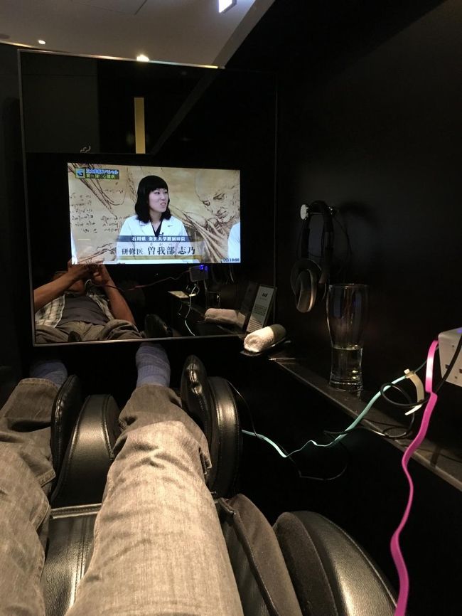 シャワー後は着替えてマッサージチェアへ。余りに気持ち良く長くマッサしていたので、スタッフにもうどいてくださいとチェックされてしまいました（汗