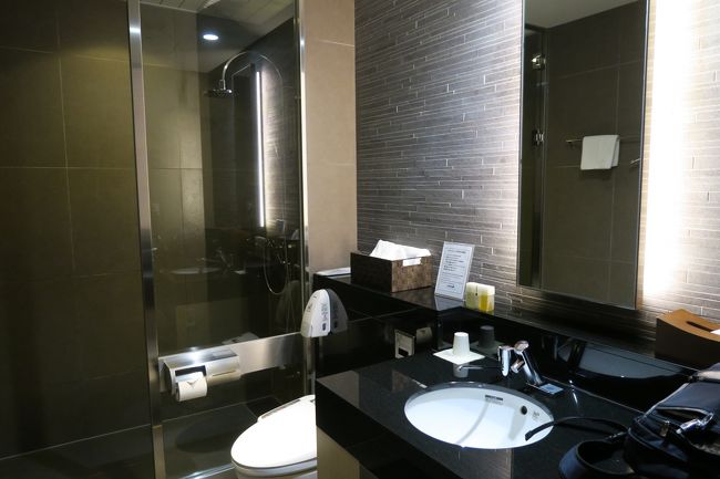 シャワールームへ（この日は混雑しており３０分くらい待った）。