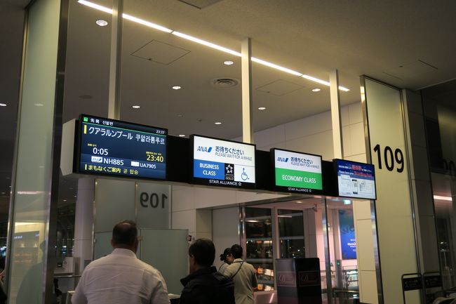 さて、搭乗時間になりゲートへ。既にＳＦＣ＆ビジ搭乗軍団が２０名程度並んでました。ＤＩＡは誰もおらず、自分とあと一組くらいのようでした。