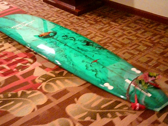 部屋に戻り、これからサーフボードを飛行機に積むために梱包します。<br /><br />この瞬間は寂しいものです。