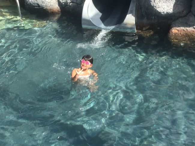 娘はプールを満喫！<br /><br />実は、『summer wave 』は娘の名前です。<br /><br />親の趣味から名付けました(*^^)v