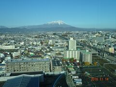 盛岡　マリオスの展望階から見える「岩手山」。