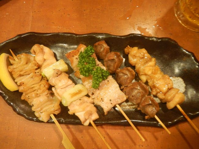 串焼きのメニューがあるのに七味唐辛子がおいていなかった。これは店員に言ったらすぐに持ってきてくれた。<br />料金は計２８１８円。なおクレジット払いではポイントは付かない。現金払いのみだ。Tポイントは６５ポイント貯まった。