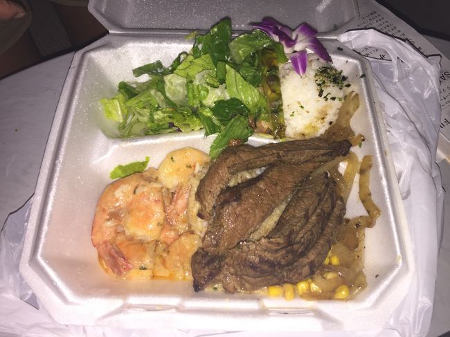 何のメニュー忘れましたが、シュリンプと肉"(-""-)"