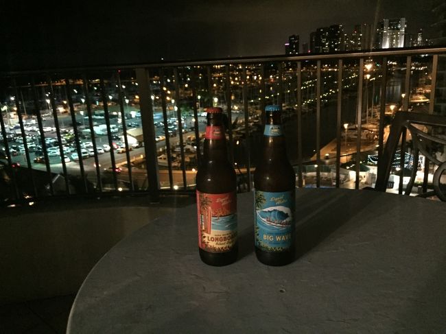 ホテルに戻ると<br /><br />朝のチェックアウトはフロントが混みあうため夜のうちに済ませておいて<br /><br />下さい、とのチラシが部屋のドアに刺さっておりましたので先にチェック<br /><br />アウトを済ますことに！<br /><br />フロントの女性の方から<br />一瞬で終わりますが花火を見て帰ってね～って！