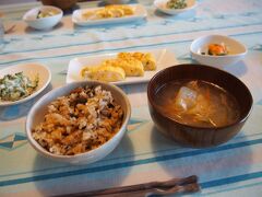 いよいよ旅行最終日の朝です。
今日の朝ごはんは和食。
じゅーしーと冬瓜のスープ。すごく優しい味のスープで美味しかったです。
卵焼き、ゴーヤとツナの和え物、お漬物。