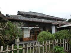 旧山本猪平家を覗いた後
旧高橋源次郎家へやってきました。

この２つはあゆみちゃんマップで無料になります。
