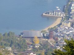 豊国神社が見えます。