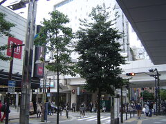 正面が京急川崎駅です。
ＡＩＲＰＯＲＴ急行に乗車して、糀谷駅で京急バスに乗り換えます。
森ケ崎＜東京労災病院＞行きに乗車します。