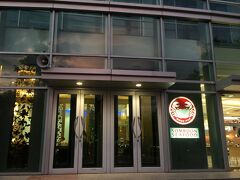 なんだかどっと疲れたけれど、ご飯を食べて帰ろうという事で、ソンブーンにはいっておかなければ！　とプーパッポンカレーを求めて新しくできたサムヤーン店に行くことに。

ここは11時～21:30までやっているというランチでも利用できるソンブーンです。

サムヤーン駅2番出口を出てジャムジュリースクエアというビルの一階にあります。