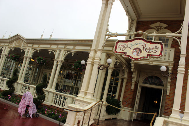 トニーズタウンスクエアレストラン。<br />イタリアンのレストランです。<br />次の旅行ではキャラダイばかりでなくもっと他のレストランに挑戦してみたいです。<br />