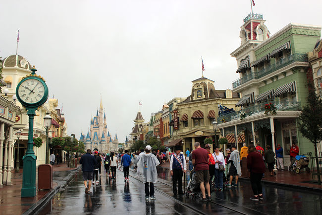 開門は9時でしたが、雨降ってたしこの日は閉門後がエキストラマジックアワーだったのでちょっと遅れました。