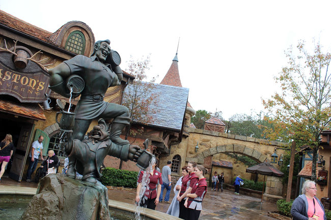 ガストンズ・タバーン。<br />美女と野獣のガストンが歌う場面の酒場を彷彿させるレストランです。<br />