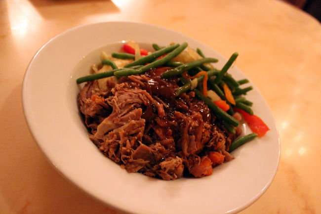 ブレイズドポークというシチューみないな料理をオーダーしました。<br />思った以上にボリュームがあり野菜もこれでもか盛ってあって残しました。<br />