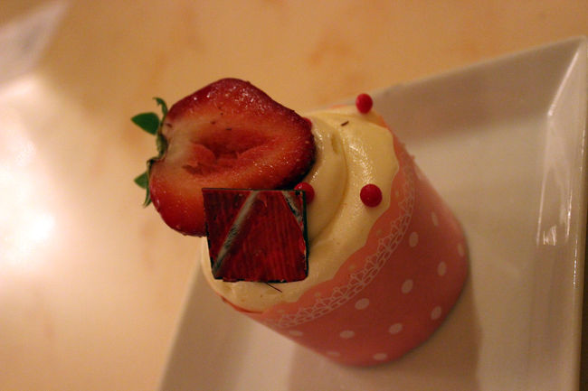 カップケーキは可もなく不可もなく。<br />良く行くラスベガスに美味しいデザートがありすぎるため<br />ディズニーワールド内のデザートがいまいちに感じることが多かったです。