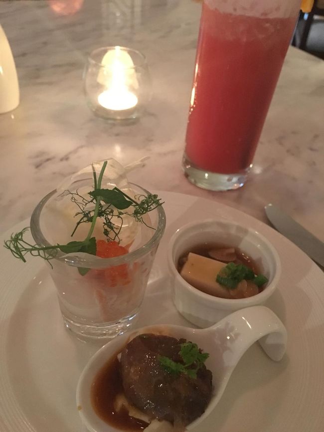 涼しかったのでベイエリア方面を歩きホテルへ。カクテルタイムですが、やっぱりホットミールがいまいちなでした。