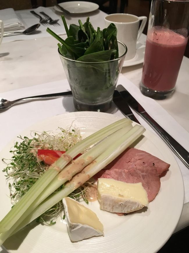 ホテルに戻って１時間ほど仮眠し朝食へ（汗