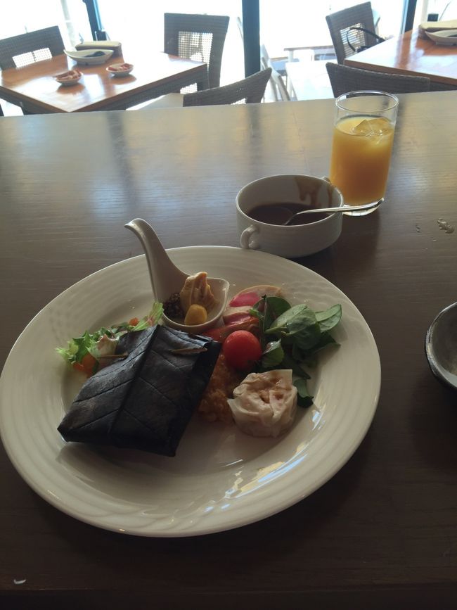 沖縄産野菜や、沖縄そばなど盛り沢山でした。