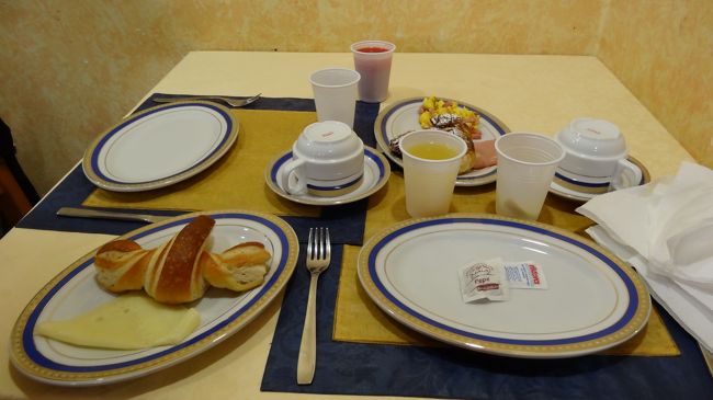 今日はローマから南下しナポリ、カプリ島へと行きます。