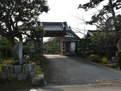 途中、本成寺さんへも立ち寄りました。
日蓮宗寺院です。
敷地も広く、綺麗なお寺さんでした。
