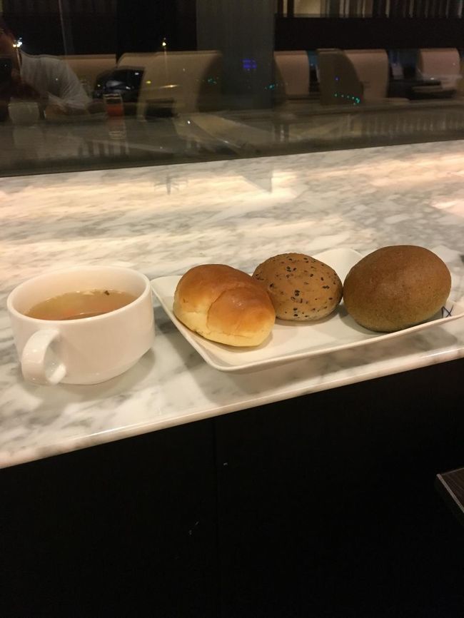 朝早かったのかパンとスープしかありませんでした。あんまりお腹も減ってなかったし。