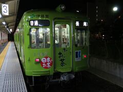 琴電に乗り、高松築港駅に到着。歩いて高松駅に向かいます。