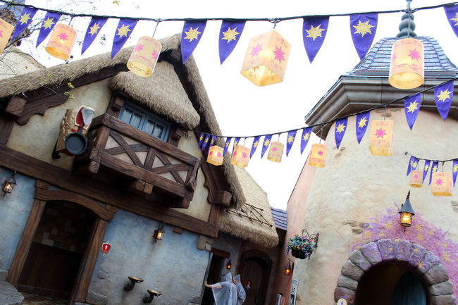 ラプンツェルと言えばランタン。<br />実はこの建物トイレ。