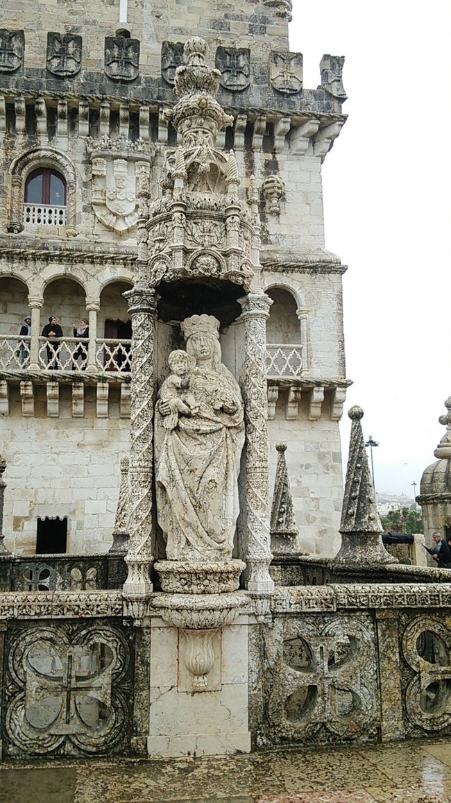 ベレンの塔のテラスの像