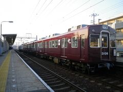 2011.12.29　牧落
２８日の晩は、阪急電車のアルバイト先の後輩（というより大学の同じ学科の後輩で、ワンダーフォーゲル部の後輩でもあり、私が「１限前にバイトができる」と持ちかけたのだ）の家に泊めてもらった。宝塚線系統は一気に置き換えが進んだようで、３１００系は走っていないのではないだろうか？