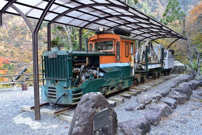 千頭森林鉄道の機関車と車両<br /><br />尾崎坂展望台に保存されています。<br />