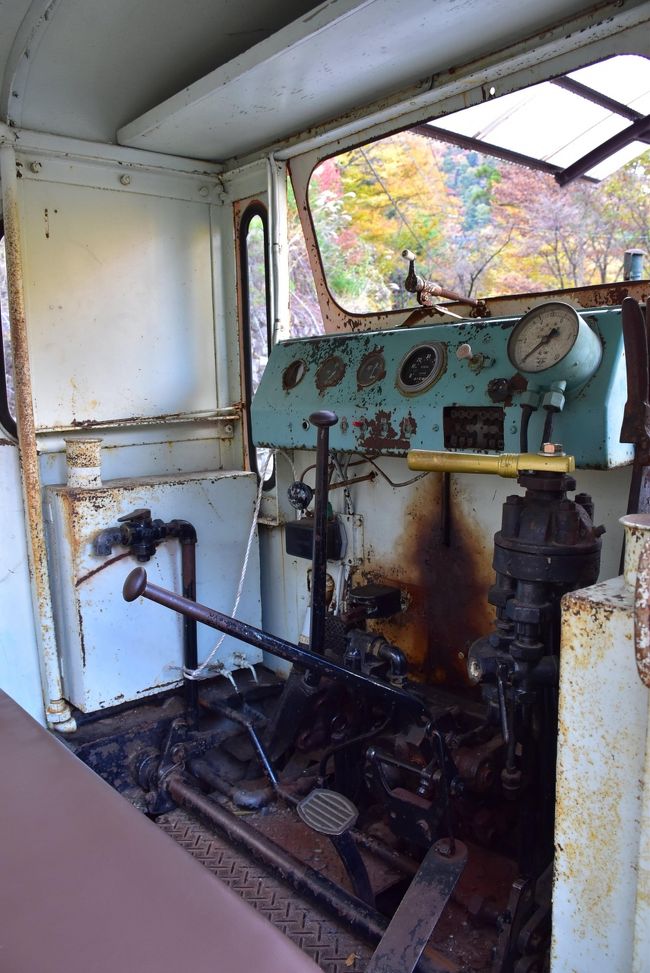 先頭のＤＢ６機関車の運転席<br /><br />アクセルやクラッチがあります。<br />