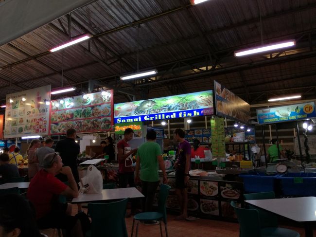 選んだのはこの店。<br />どこでも同じようですが、なんとなく気分で。<br />にいちゃんも水槽の魚介類を指差して一生懸命に説明するのでね。まあ商売なら当たり前ですが。