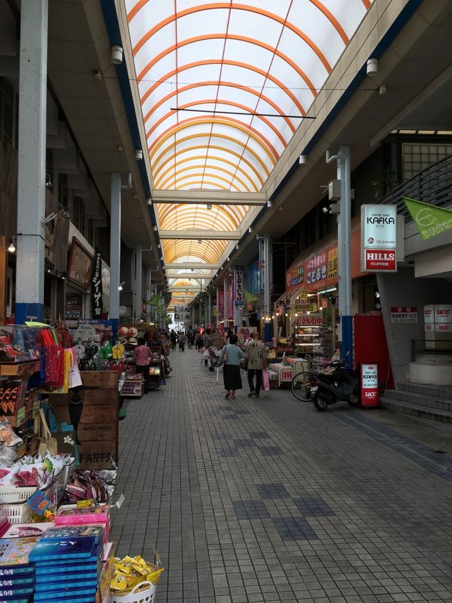 石垣に帰ってきたー！って実感できる<br />場所のひとつ「ユーグレナモール」<br /><br />名物おばぁ？の「いらっしゃーい」<br />「いらっしゃーい」の声も<br />なんか懐かしい