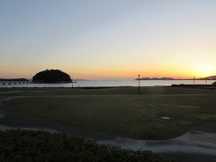 日の沈む竹島です。
この後、蒲郡のホテルに泊まり、明日は鳳来寺山へ行きました。