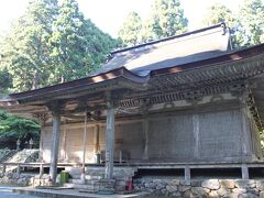 坂上田村麻呂公が創建したと伝えられる明通寺。
鎌倉時代建立の本堂と三重塔はいずれも国宝です。
本堂にある平安後期の仏像四体が重文となっています。 