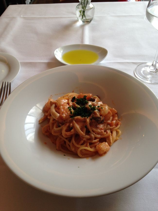 トマトクリームのパスタでこのあとのコーヒーまで美味しいです。やはりパスタはイタリア料理屋だな。