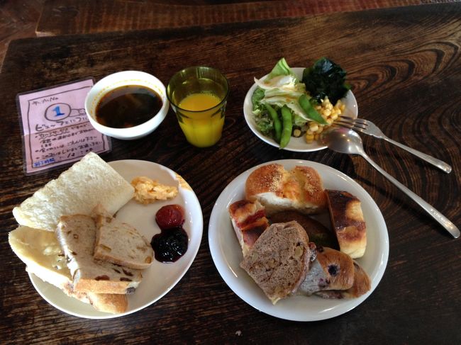 あー、だめだ。ダメだ。全部味見したいと思ってしまう。苦しィ～(*_*)<br />たしか、惣菜っぽい物もあったし、ランチ兼にもなるよ。ココ、また行きたいな。