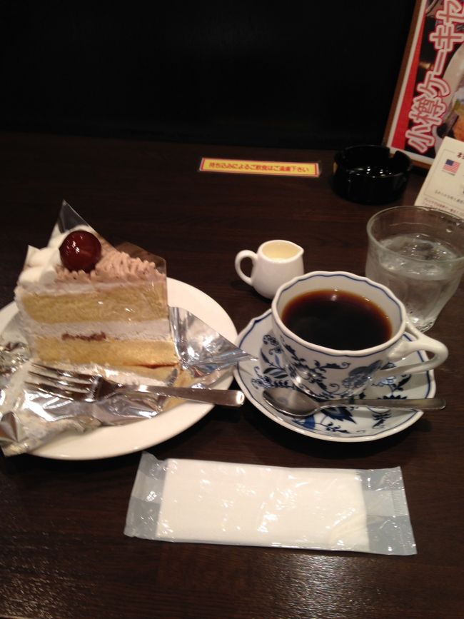 前から気になってた、丸栄B1の一角にある喫茶店。モンブランケーキ、ジャンボで美味しいし、安い！ケーキセットが600円代だった気がする。デパートの館内放送でうるさいのがタマにキズ。