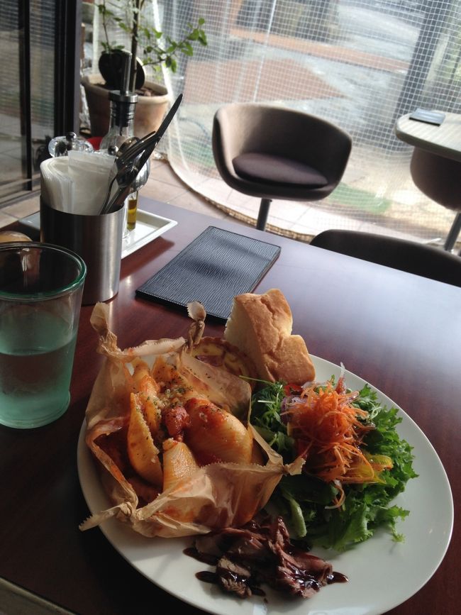 ソーニョパスタランチ。キッシュとサラダとフォカッチャ、パスタでドリンクが付きます。