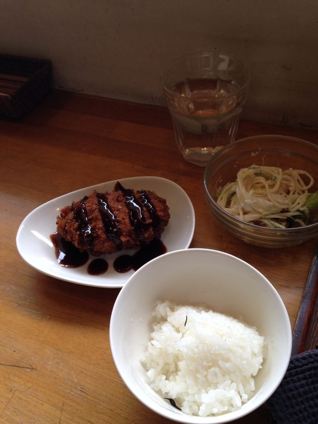 メインはメンチカツで、サクサクでした。フライのとなりにはキャベツの千切りが欲しいなー。