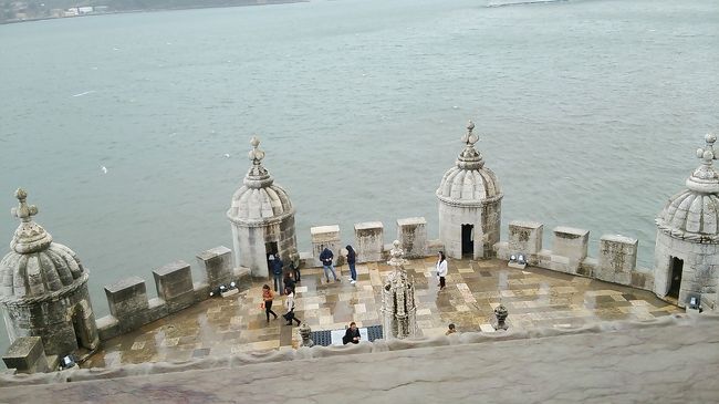 ベレンの塔テラスから中段を見下ろしたところ