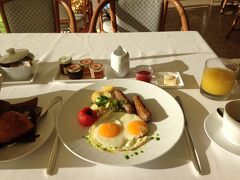 おまけ2。ハレクラニホテル「オーキッズ」の朝食。雰囲気含め今までのホテル朝食で一番感動。 